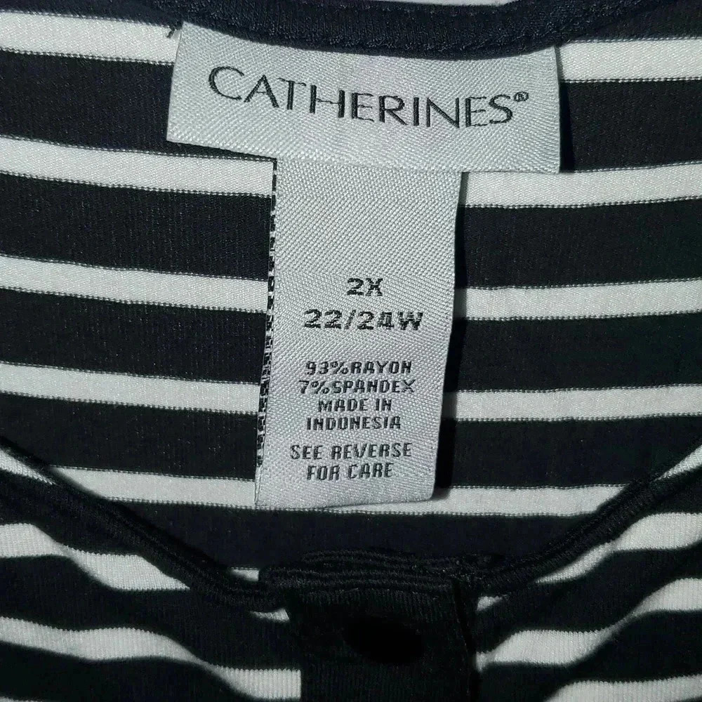 Catherine's Black and White Striped Dress with Side Slits and Pockets - Picture 3 of 6